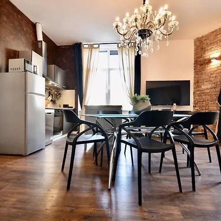 Πανσιόν Luxury In The Centre****