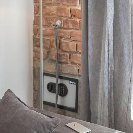 Πανσιόν Luxury In The Centre**** 4*